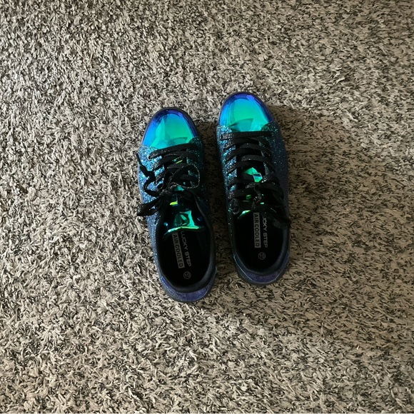 Lucky Step Green Hologram Glitter Sneakers - Picture 2 of 5